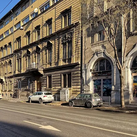 - Easy Sleep Apartment Budapest