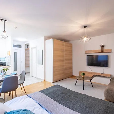 - Easy Sleep Apartment Budapest